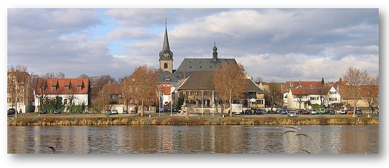 Flörsheim am Main vom Raunheimer Ufer aus